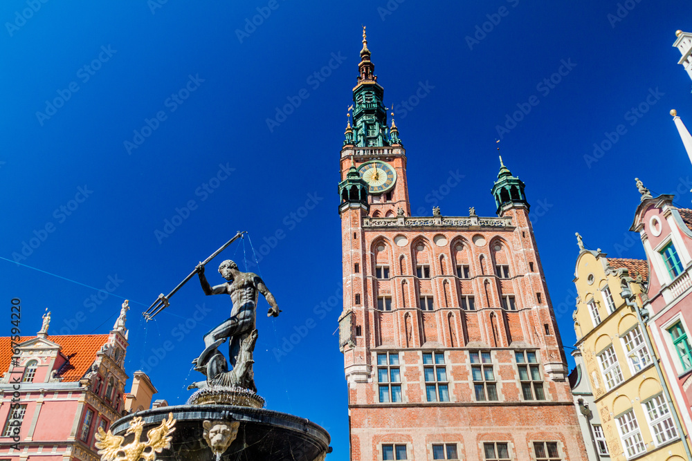 Obraz premium Neptune's fountain and the Town hall in Gdansk, Poland
