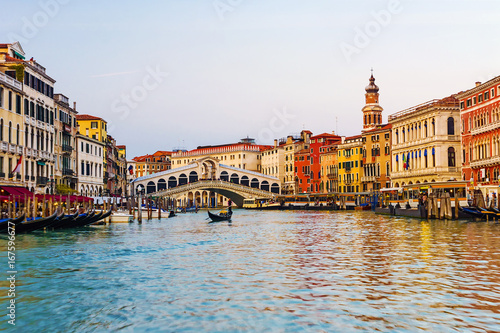 Rialto bridge in Venice, Italy © dimbar76