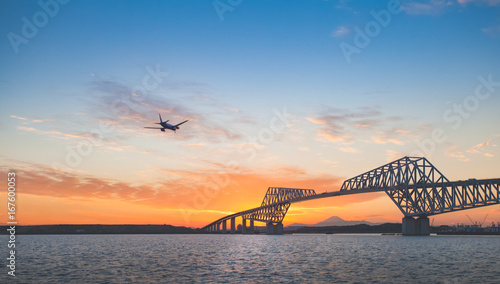 Canvas Print Tokyo gate bridge and Mt.Fuji at beautiful sunset in winter