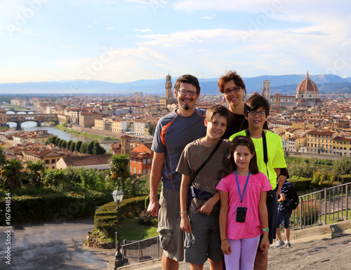 family with five people and three  children traveling to FLORENC photo