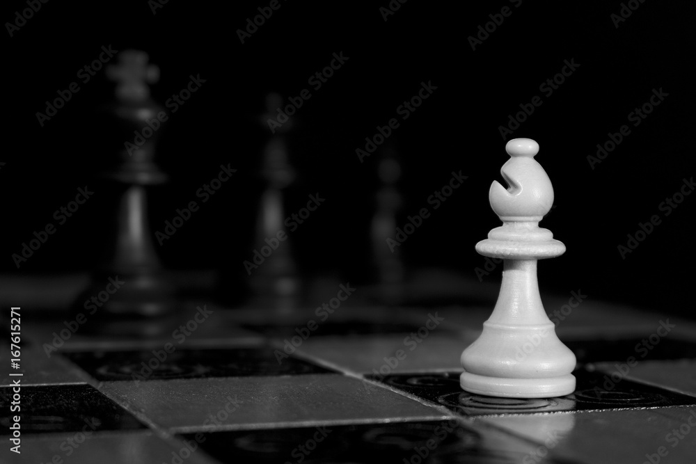 Scacchi fotografati su una scacchiera Scacchi fotografati su una scacchiera