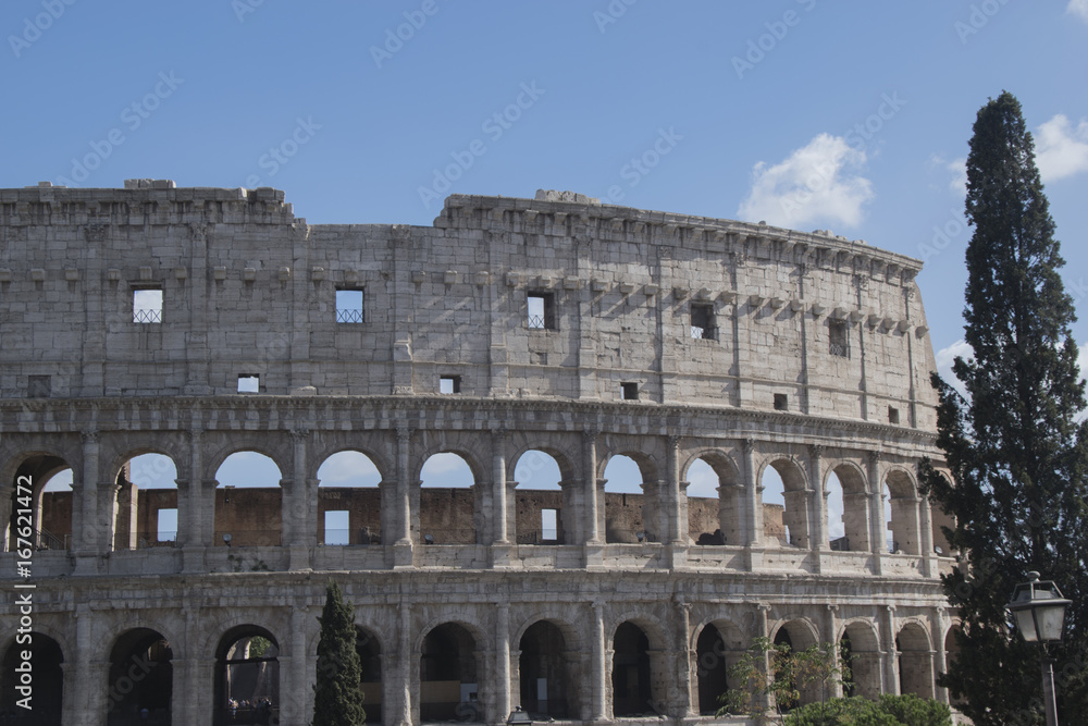colosseo roma , luogo da visitare in città , italia 
