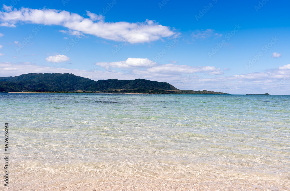 沖縄　八重山諸島　小浜島のビーチ