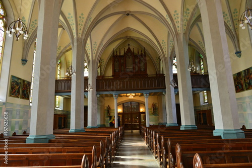 Innenansicht der katholischen Kirche St. Jakobus d. Ältere in Stromberg Hunsrück 