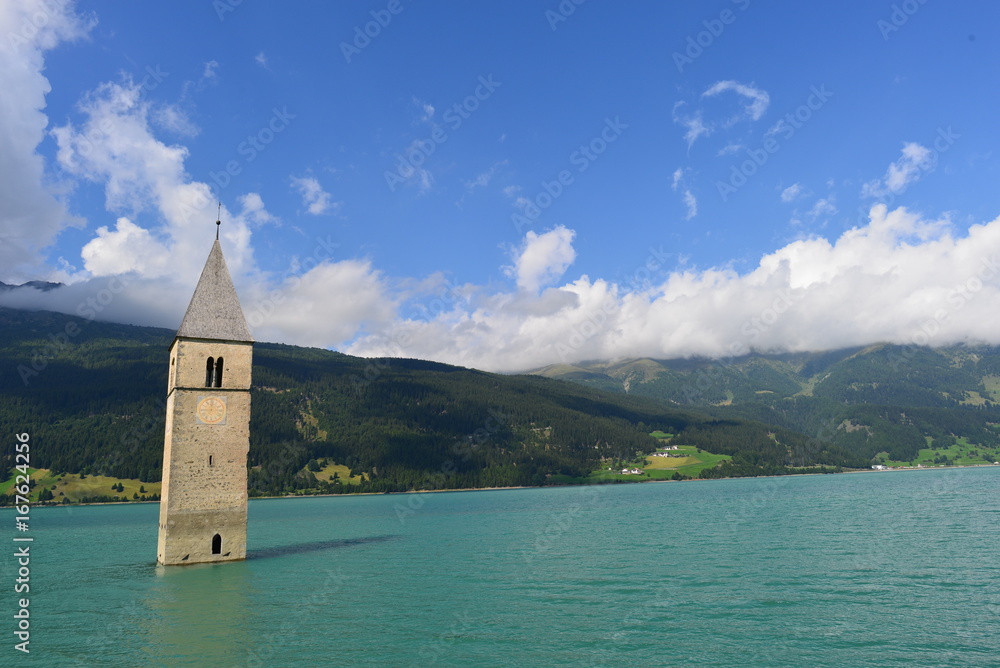 Der Kirchturm im Reschensee Südtirol