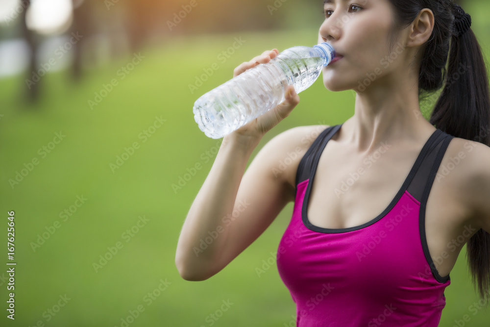woman drink water from the exercise. woman drink water from the exercise.