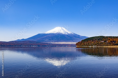 逆さ富士、山梨県山中湖にて