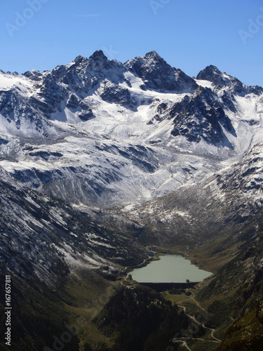 Montafon Gebirge mit Blick auf die Silvretta in sonniger Schneelandschaft