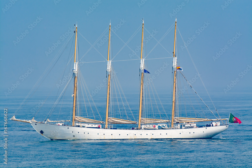 Obraz premium Traditional Tallship Sailing Against Sea and Sky