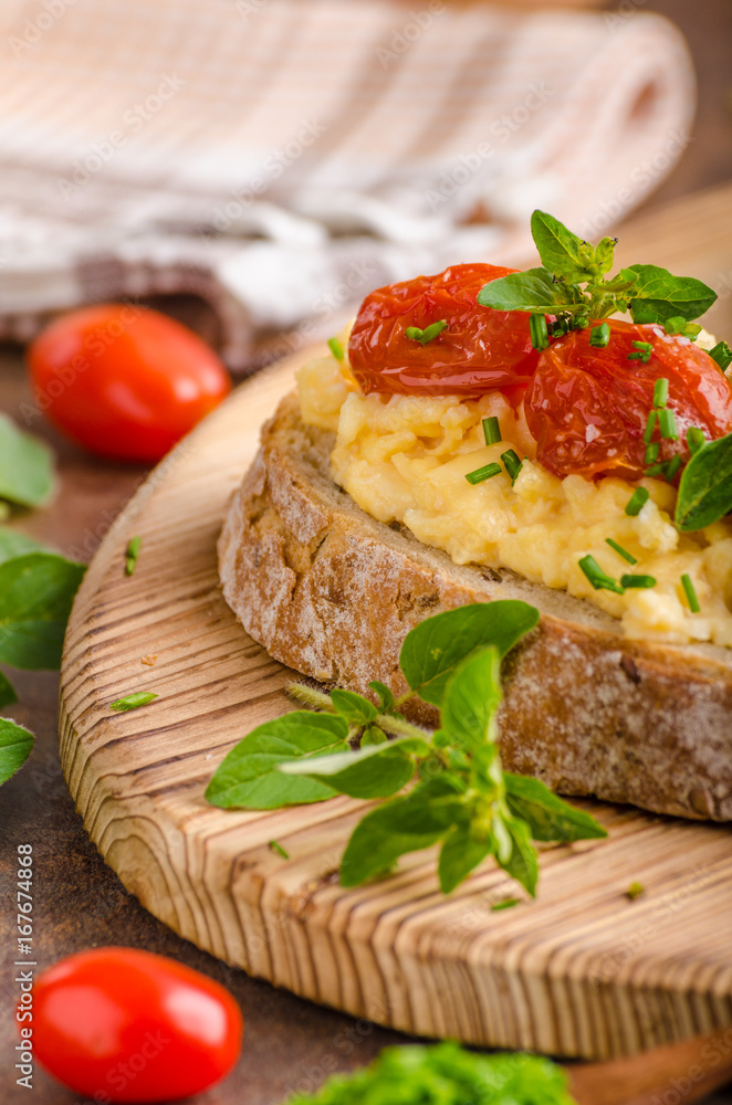 Bread scrambledd eggs Bread scrambledd eggs
