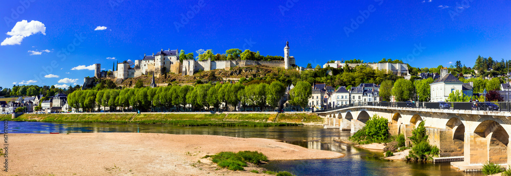 Φωτογραφία Chinon royal castle fortress over Vienne river, Loire Valley, France