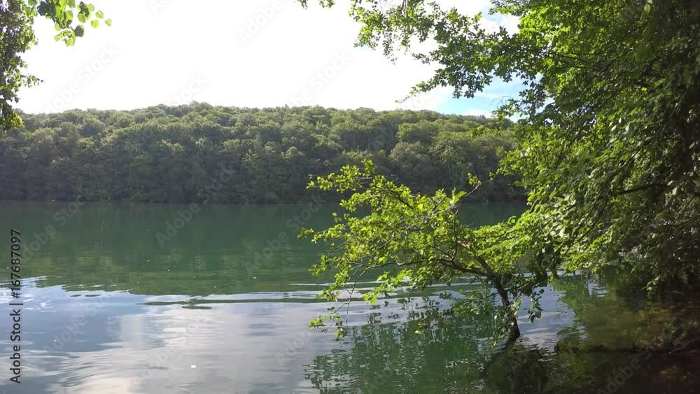 Kameraschwenk über den Schmalen Luzin, Mecklenburg-Vorpommern, Deutschland