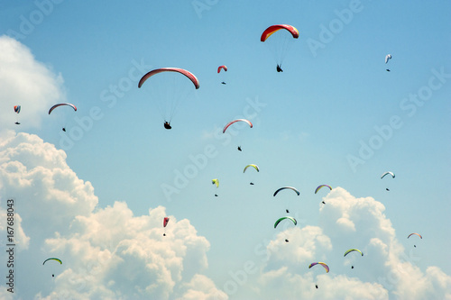 Valokuva Competitions paragliders on the ridge Borzhava in the Carpathians in Ukraine