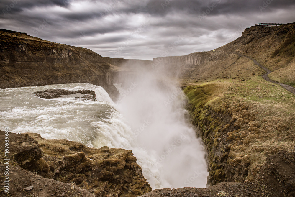 Gulfoss- Stürzende Wassermassen Gulfoss- Stürzende Wassermassen