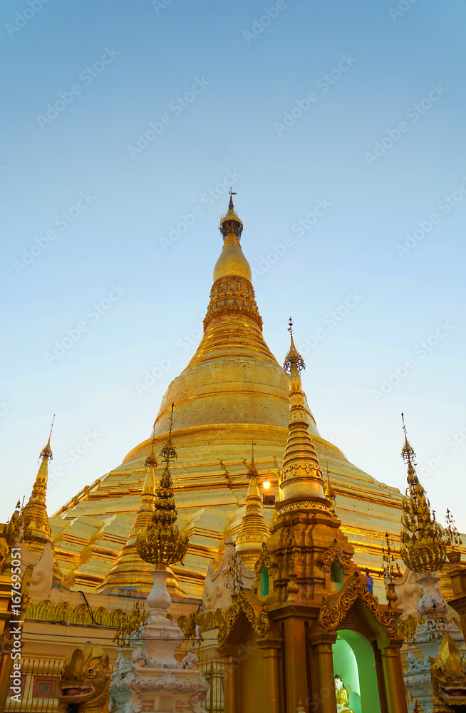 Fototapeta premium The Shwedagon Pagoda in Yangon , Myanmar
