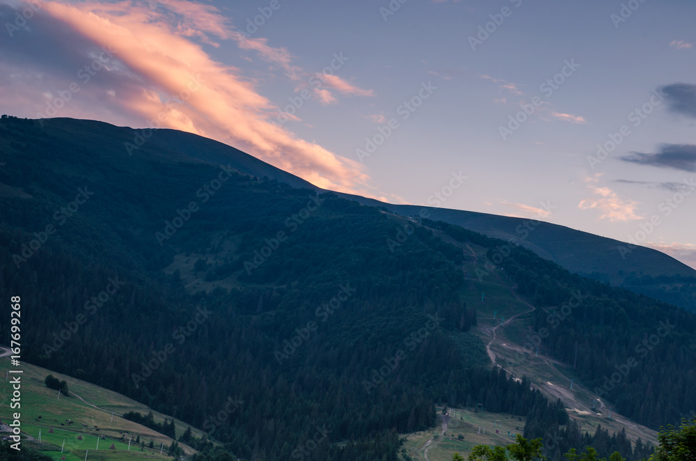 Obraz premium Background with Ukrainian Carpathian Mountains during the sunset in the Pylypets