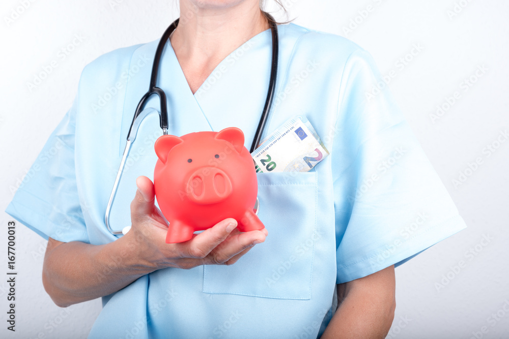 Obraz premium Arzt mit Sparschwein und Geld