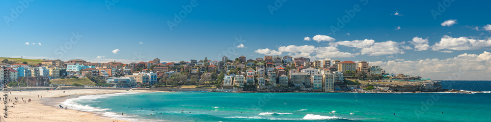 Naklejka premium Australia Krajobraz: Sydney Bondi Beach panorama w słoneczny dzień