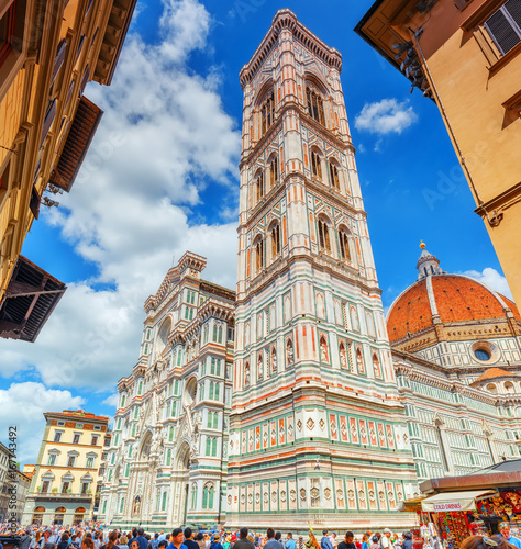 Obraz na płótnie Santa Maria del Fiore(Cattedrale di Santa Maria del Fiore) and Giotto's Belltower (Campanile di Giotto) on Cathedral Square of Frorence (Piazza del Duomo)