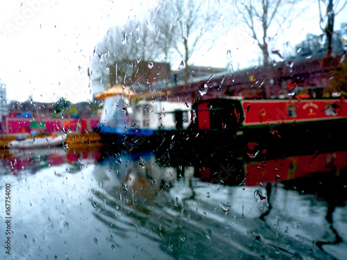 Lluvia en el canal