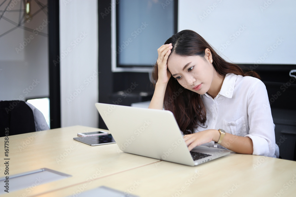 Asian businesswoman serious about the work done until the headache Asian businesswoman serious about the work done until the headache