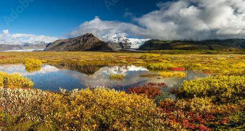 Farbenprächtige Herbst-Landschaft im Skaftafell Nationalpark, Südisland