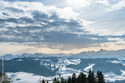 Aussicht auf die Berner Alpen vom Aebersold, Linden, Schweiz © schame87