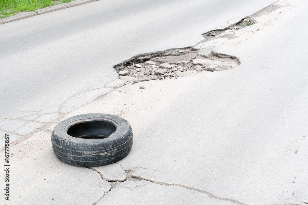 the amtomobilny tire protecting a hole on the road the amtomobilny tire protecting a hole on the road