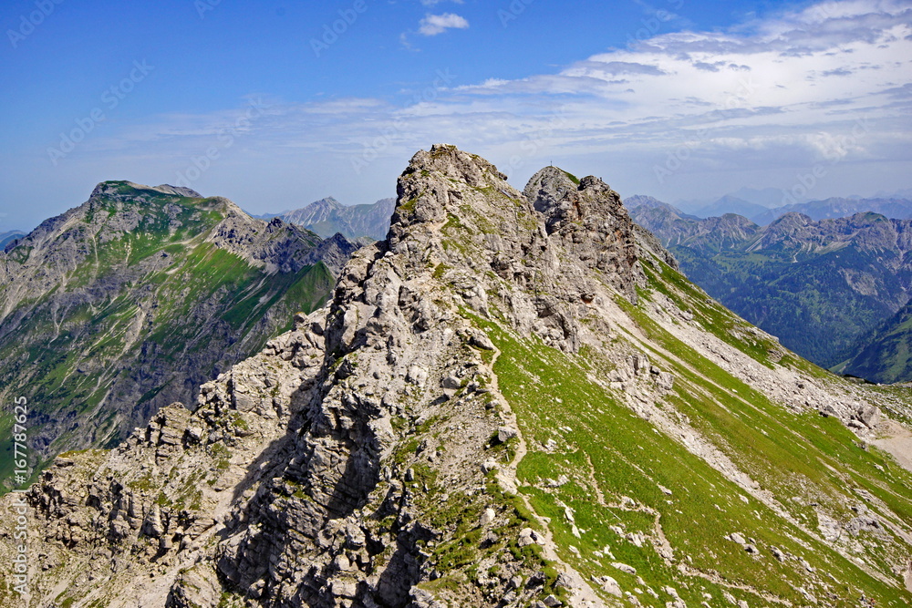 Obraz premium Blick vom NEBELHORN über Oberstdorf auf die Allgäuer Alpen 