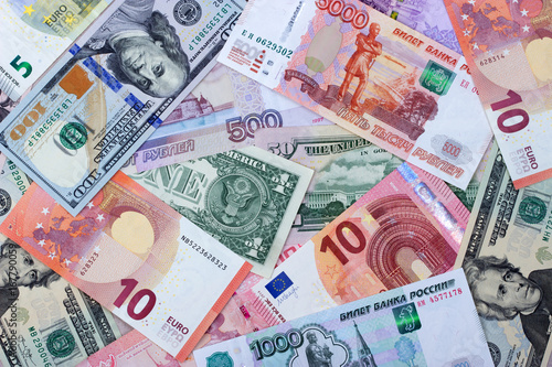 Бумажные деньги различных стран 