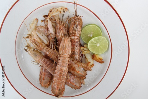 Garlic fried mantis shrimps with lime
