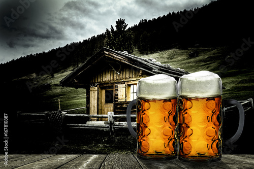 Almhütte mit Zwei Maß Bier