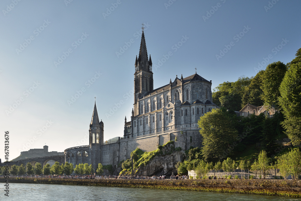 Fototapeta premium Wallfahrtsort Lourdes in Frankreich