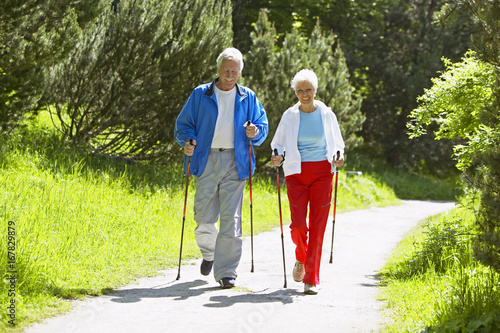 Obraz na płótnie Senior couple doing Nordic walking w salonie