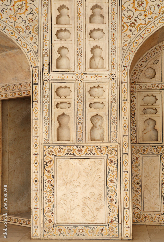 Beautiful design and carving the the pillar of Agra Fort