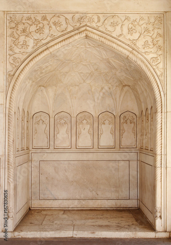 Intricate design and fine carving in Agra Fort 