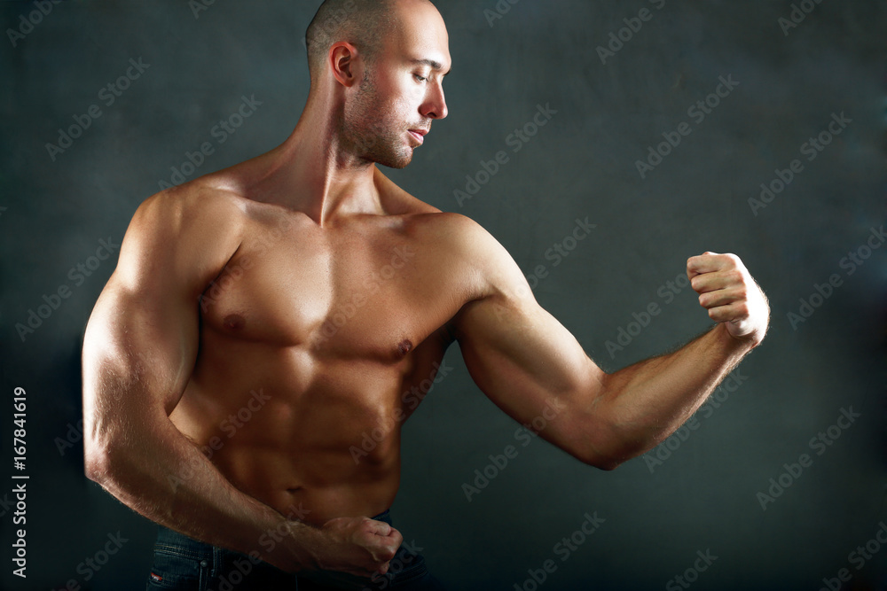 Obraz premium handsome athlete man