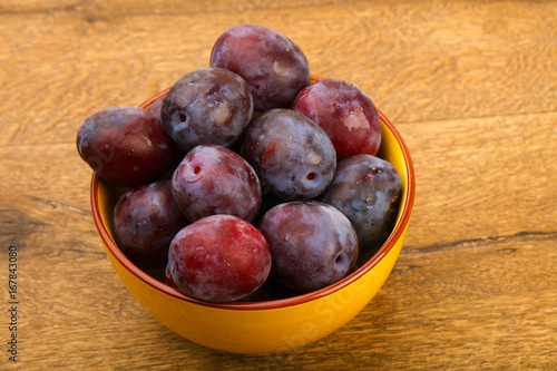 Plums in the bowl