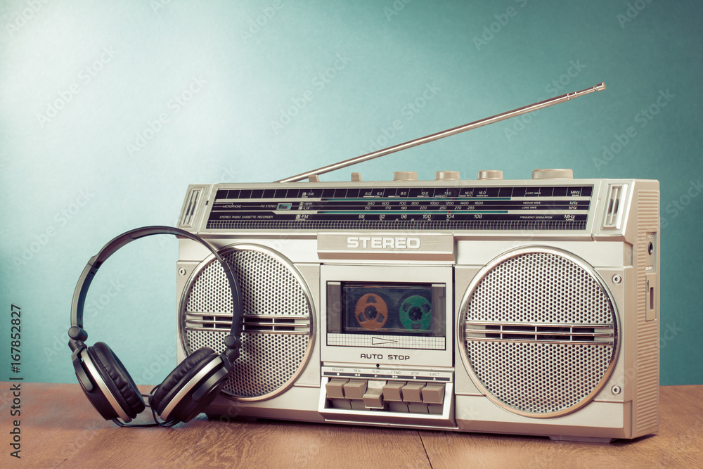 Retro radio recorder from 80s and headphones. Vintage old style instagram  filtered photo foto de Stock | Adobe Stock