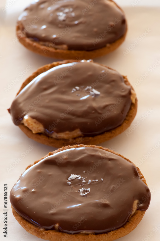 delicious tartlet closeup with chocolat delicious tartlet closeup with chocolat