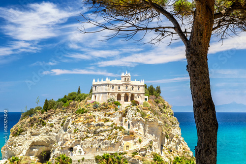 Tableau sur toile Church of Santa Maria dell'Isola, town of Tropea, Italy.