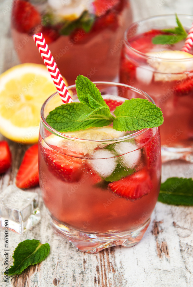 Lemonade with srtawberries Lemonade with srtawberries