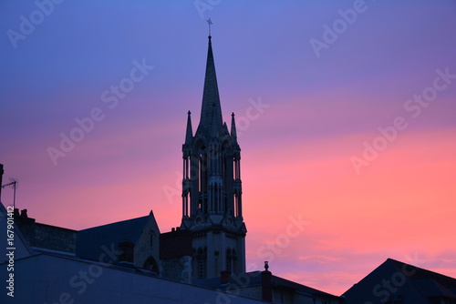 clocher de Caen au coucher de soleil