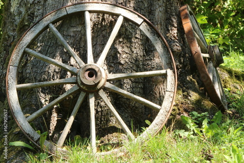 Old wagon wheels, Alte Wagenräder