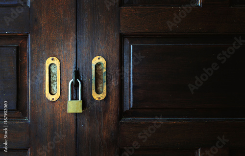 Foto lock the classic door with space for text