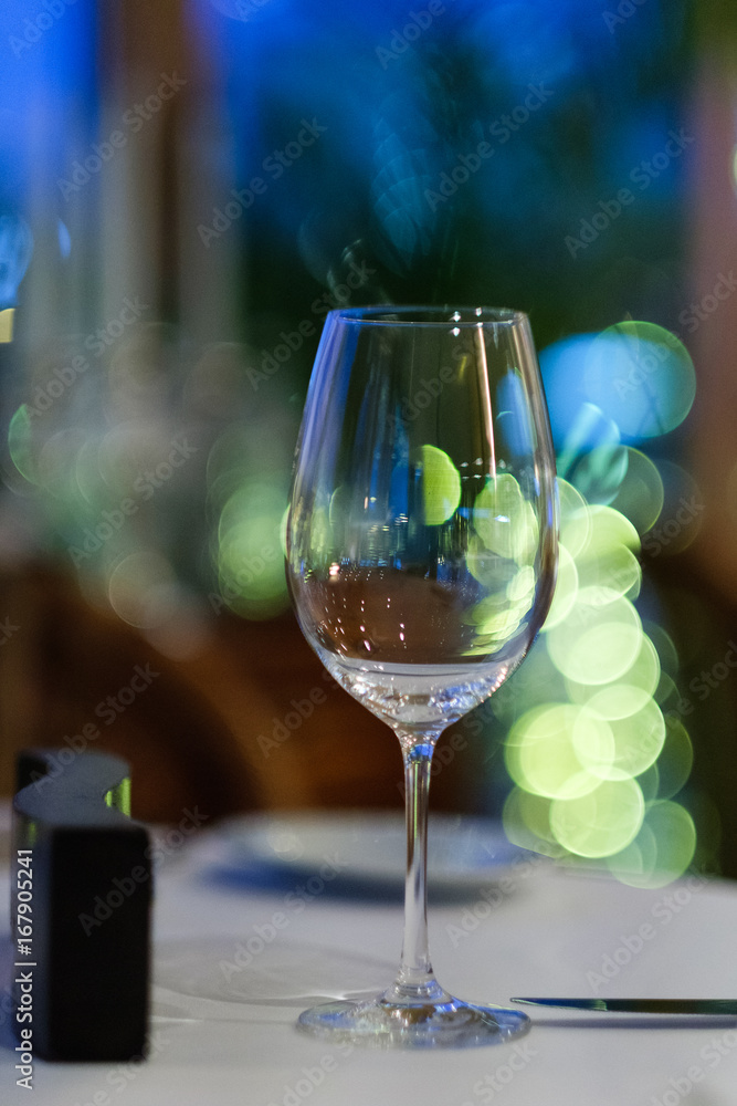 Obraz premium Empty wine glass