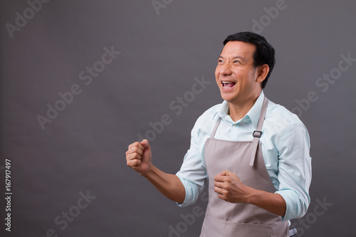 Valokuva exited joyful glad successful man shopkeeper looking up to blank space, concept