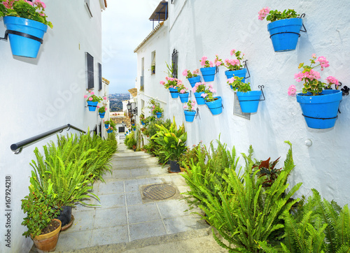 Fotografía Street of Mijas with flower pots in facades