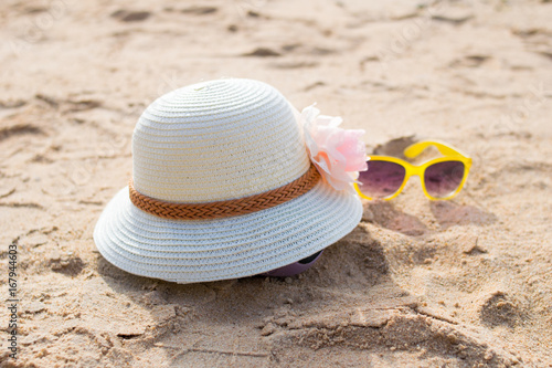 Beach accessories with straw-hat,Sun glasses