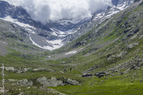 Valley near Lillaz with glacier